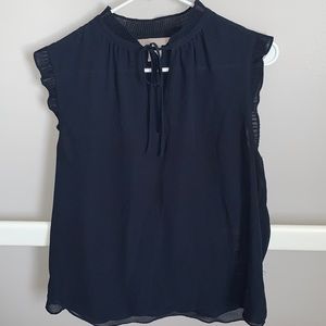 H&M Women’s Navy sleeveless blouse Sz 8.